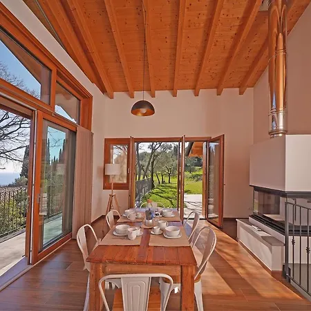 In Uliveto Vista - Leccino Villa